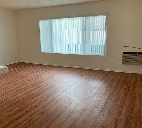 5th image of 820 N Spurgeon St APT 6