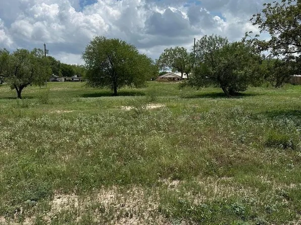212 Country Club Ln LOT 4, Uvalde, TX 78801
