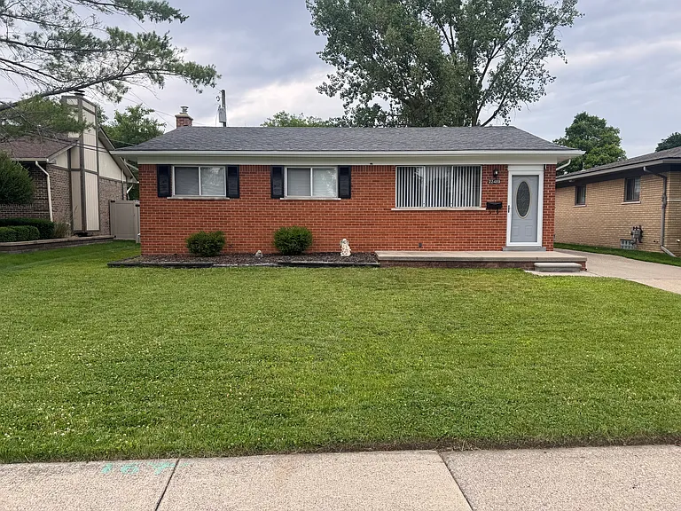 22489 Daniels St — Photo 2