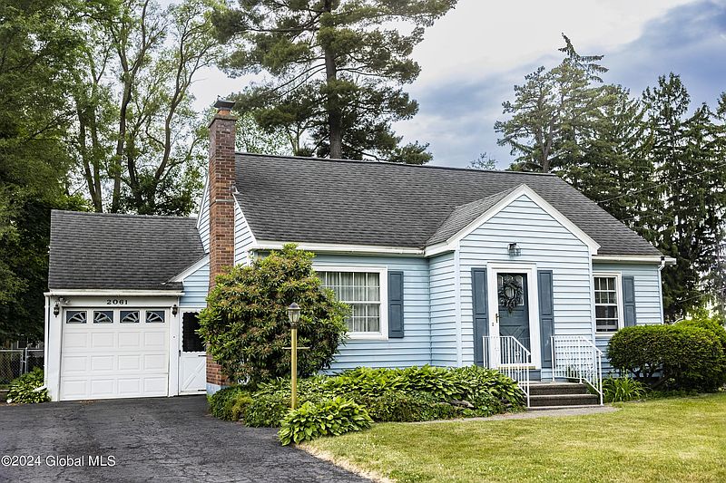 2nd image of 2061 Caldicott Road