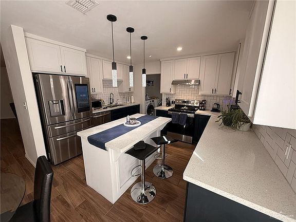 3rd image of 1911 Azalea St