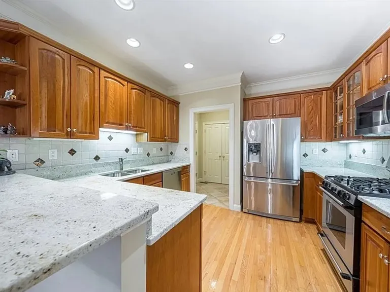 68 Charles Ct — Photo 11