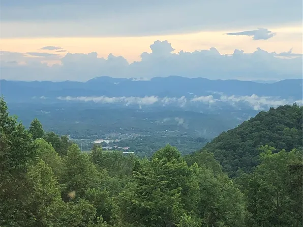 372 Gentian Trl, Weaverville, NC 28787