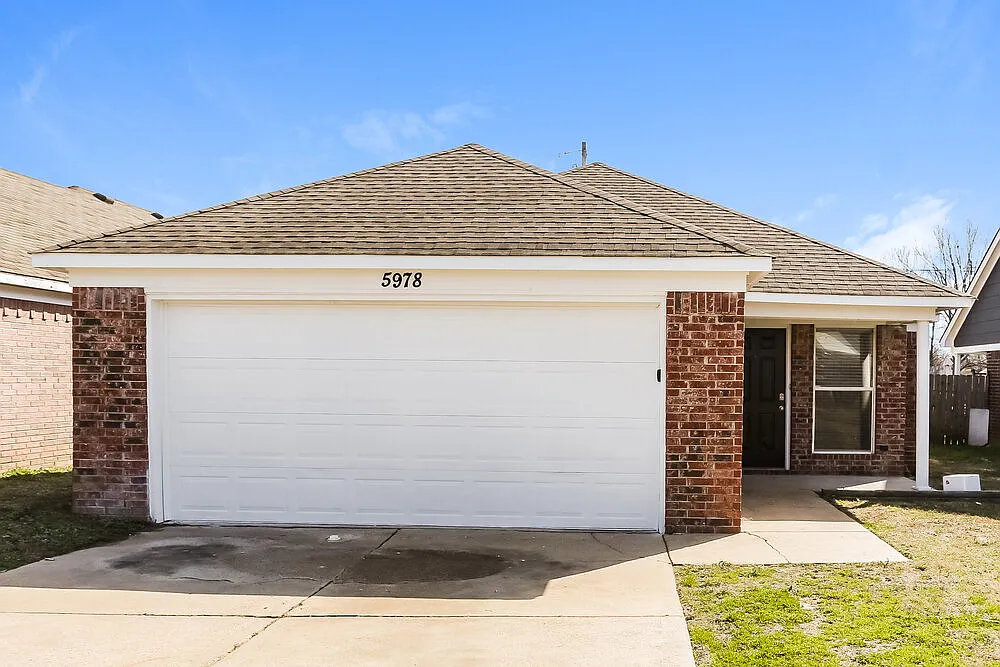 4 bed, 2.0 bath, 1443 sqft, $1,440 — Photo 1