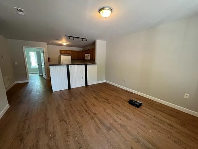 916 Avon Ave #101 — Photo 6