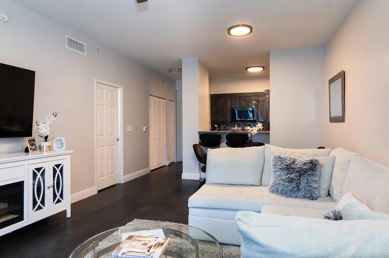 1 bed, 708 sqft, $3,000 — Photo 2
