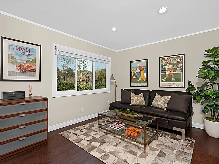 1574 Devonshire Ave — Photo 25