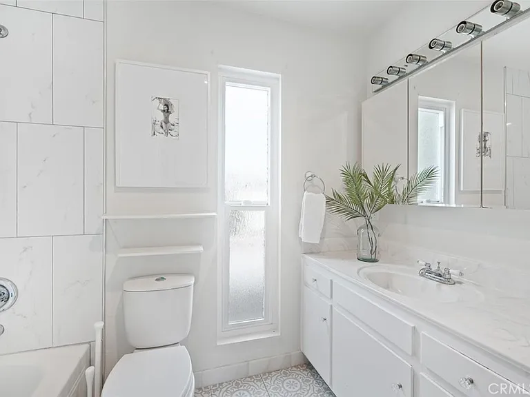1059 Miramar St — Photo 19