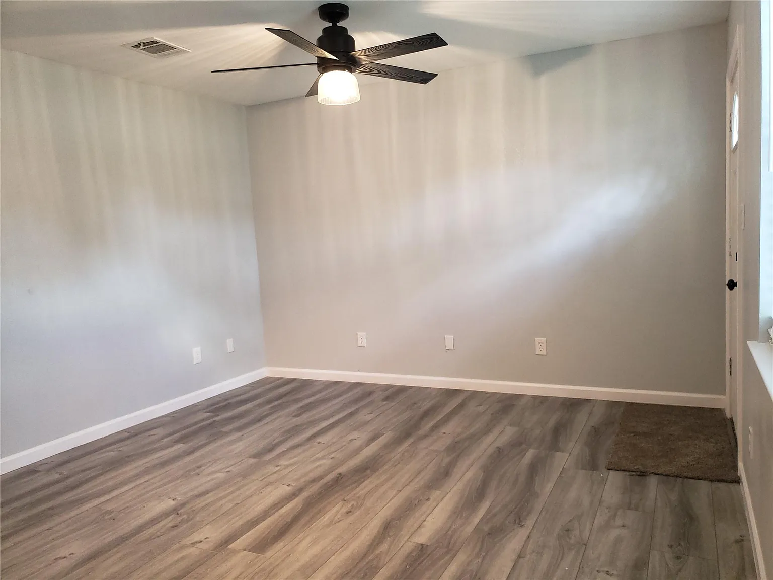 2 bed, 1.0 bath, $1,400 — Photo 3