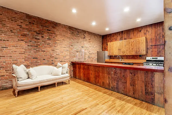 Rented by Bond New York | media 6