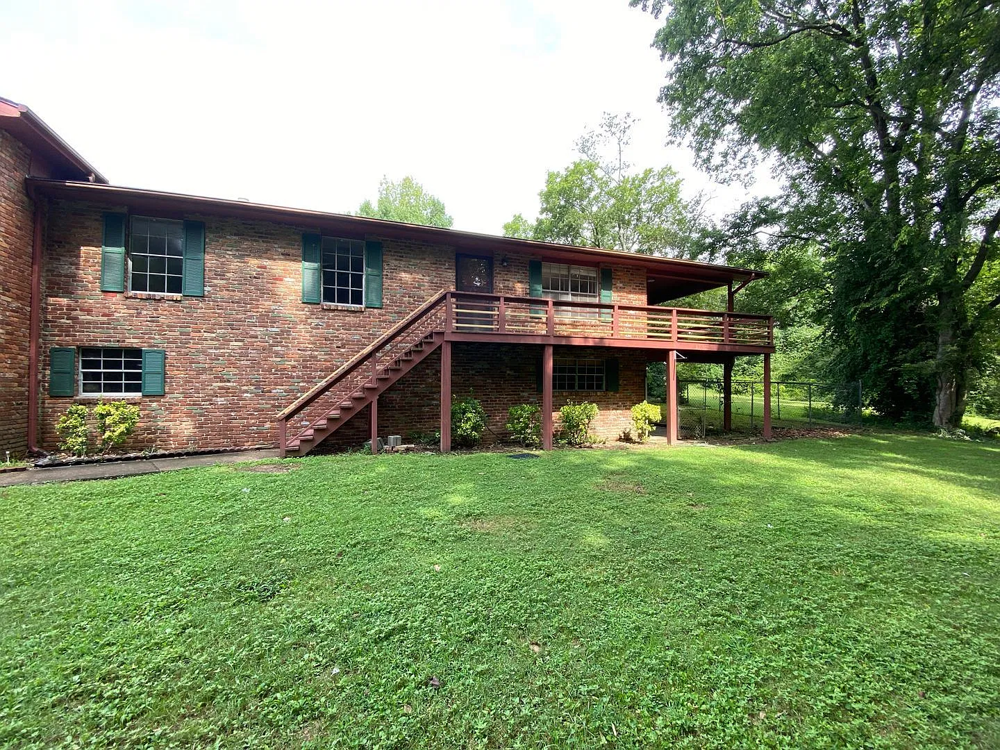 3 bed, 2.0 bath, 1390 sqft, $1,895 — Photo 2