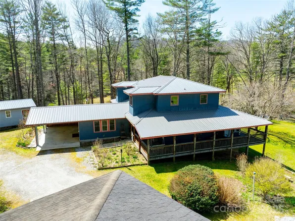 140 Hangin Dog Ln, Lake Toxaway, NC 28747