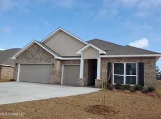 6840 Osprey Dr, Ocean Springs, MS 39564