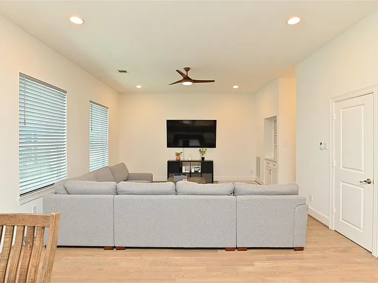 1117 W 16th St #C — Photo 25