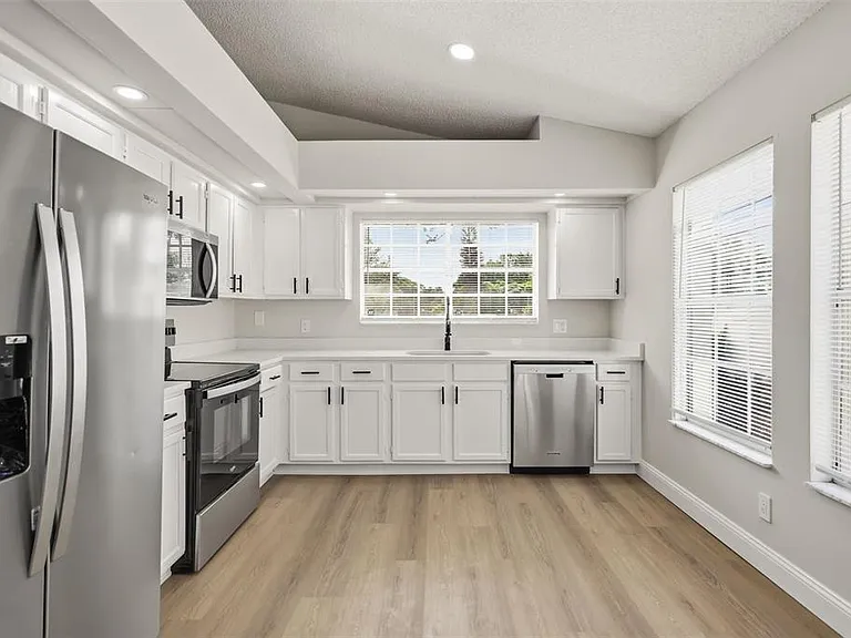106 Lamplighter Dr — Photo 10
