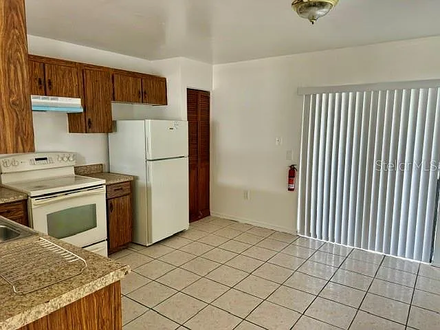 2 bed, 2.0 bath, 950 sqft, $1,300 — Photo 3