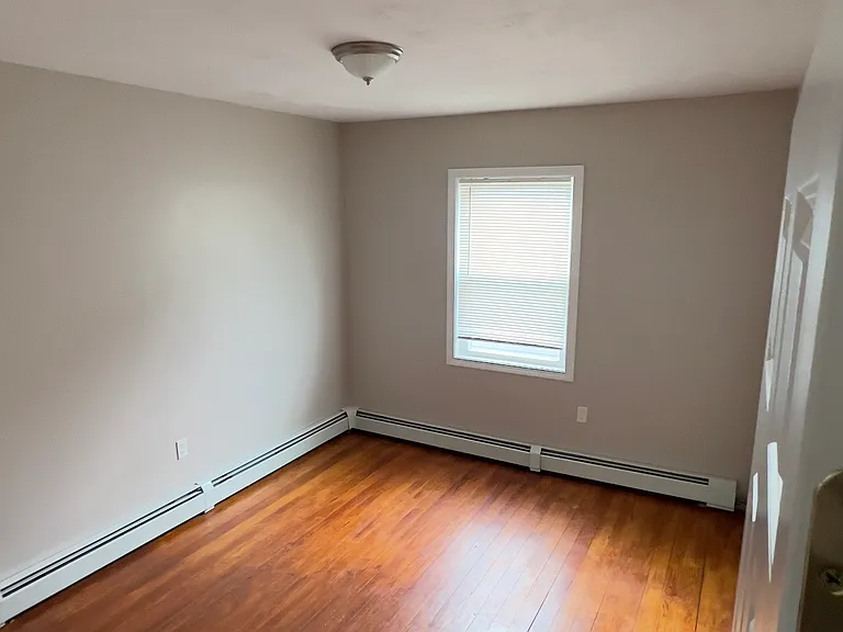 27 Ayr St #2 — Photo 9
