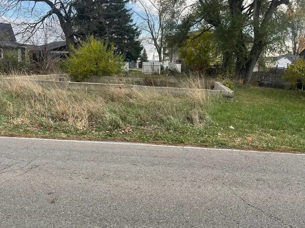 2707 W 26th St, Muncie, IN 47302