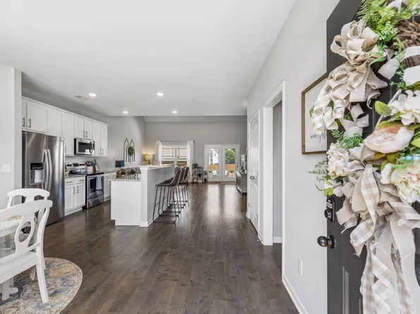 610 Whirlaway Dr, Burns, TN 37029