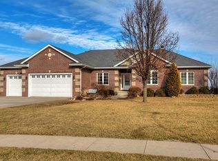 2410 W 10th Ave, Indianola, IA 50125