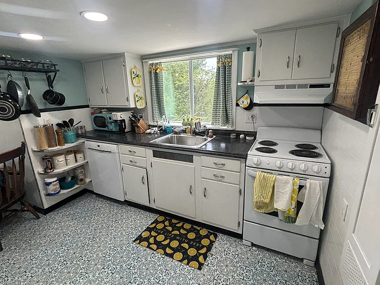 Kitchen cabinets