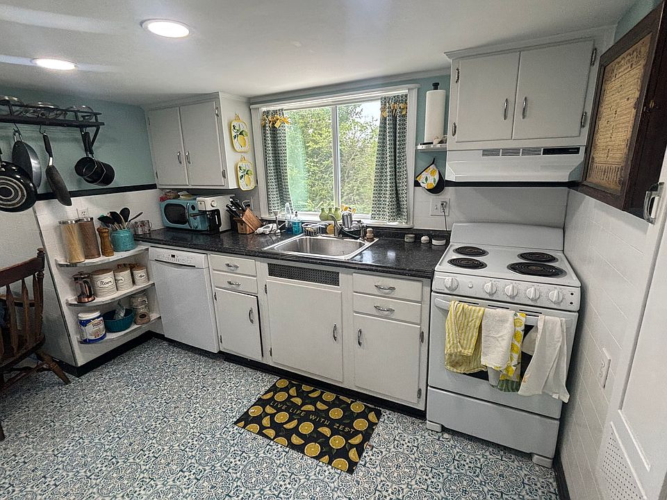 Kitchen cabinets