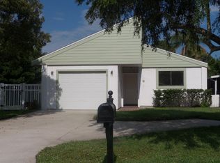 118 Woodside Dr, Melbourne, FL 32940