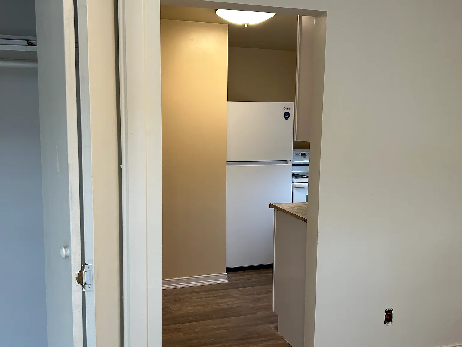 1 bed, 850 sqft, $1,150 — Photo 2
