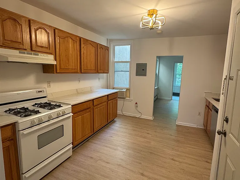 421 Adams St #2L — Photo 1