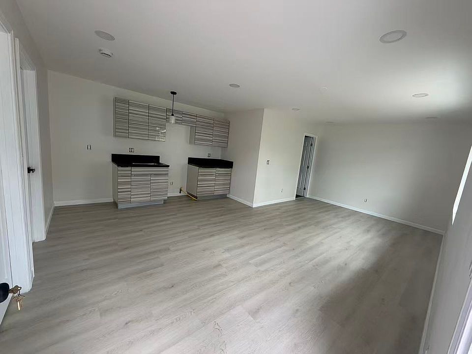 2nd image of 942 Akepo Ln #D