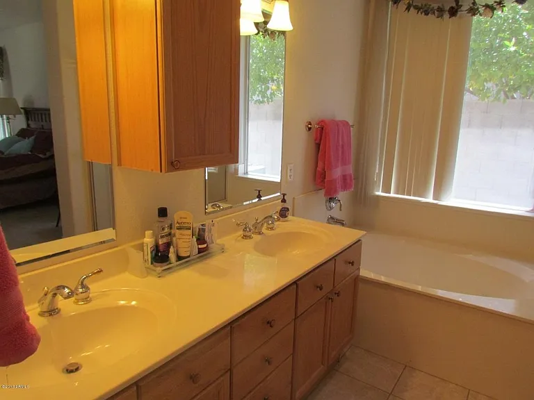 1363 W Spruce Dr — Photo 3