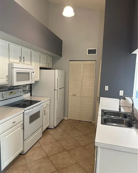 4121 Residence Dr #323
