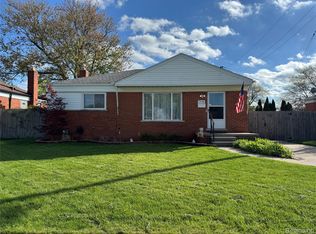 19156 Ash Ave, Eastpointe, MI 48021