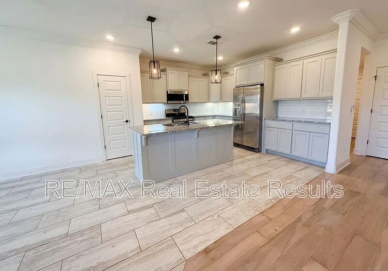 Clark Estates — Photo 3