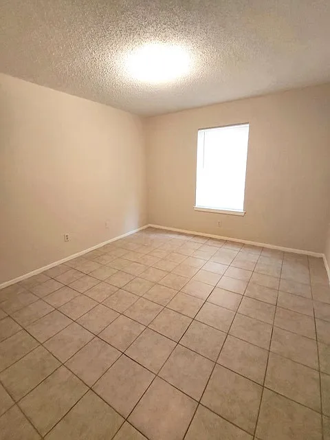 2 bed, $825 — Photo 4