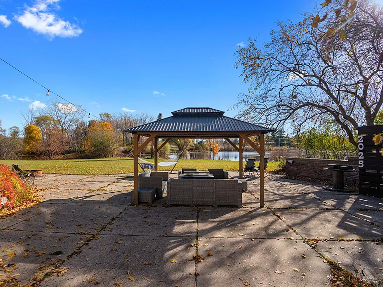 4105 Riverview Dr — Photo 36