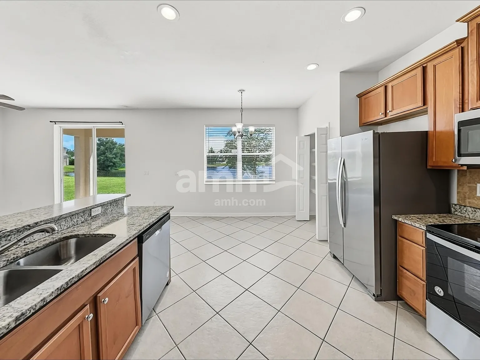 4 bed, 2.5 bath, 2012 sqft, $2,820 — Photo 4