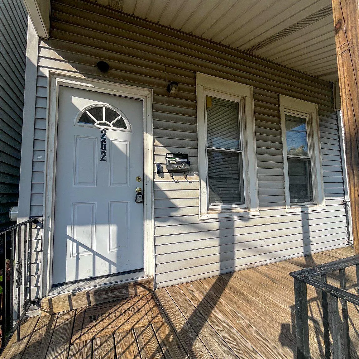 2 bed, 1.0 bath, 1773 sqft, $2,000 — Photo 2