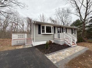 12 Circle Dr, Clinton, CT 06413