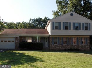 20 Cinnamon Ct, Sterling, VA 20164