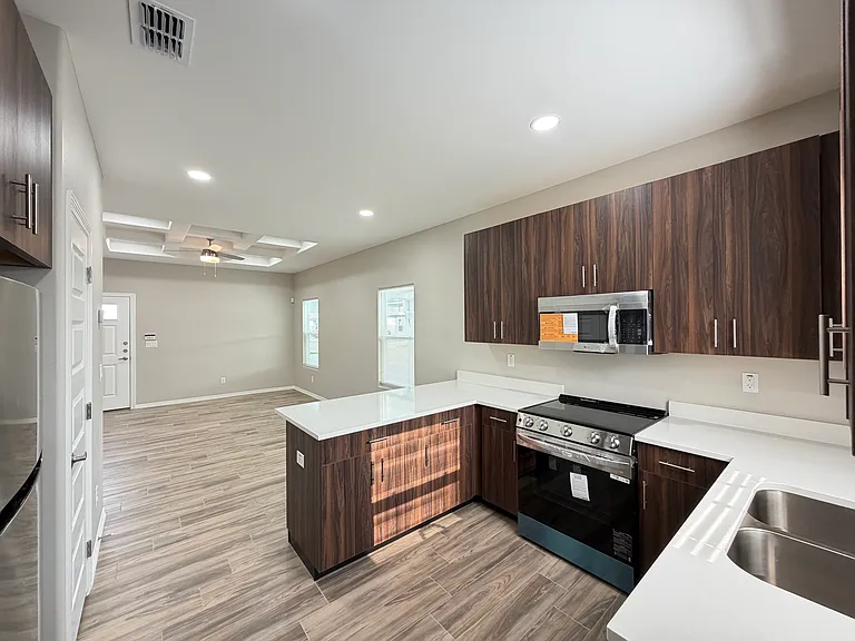 3901 Walnut Ave #4 — Photo 5