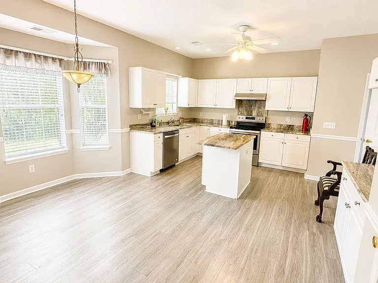 1525 Clarendon Way — Photo 6
