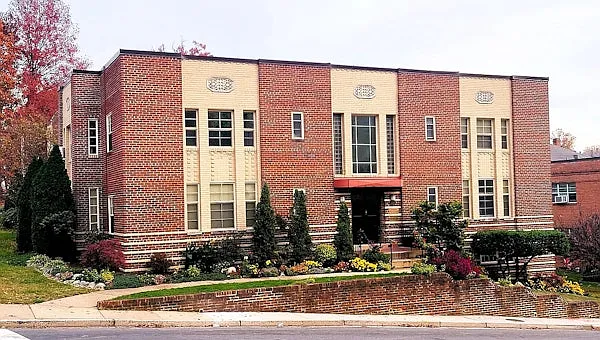 Courthouse Manor Apartments — Photo 1