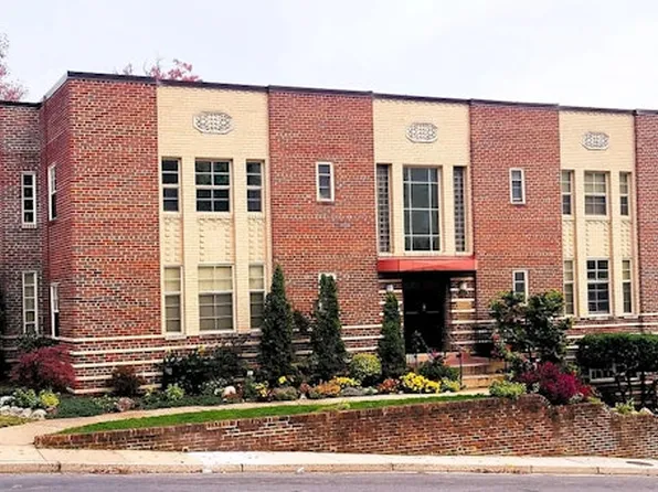 Courthouse Manor Apartments