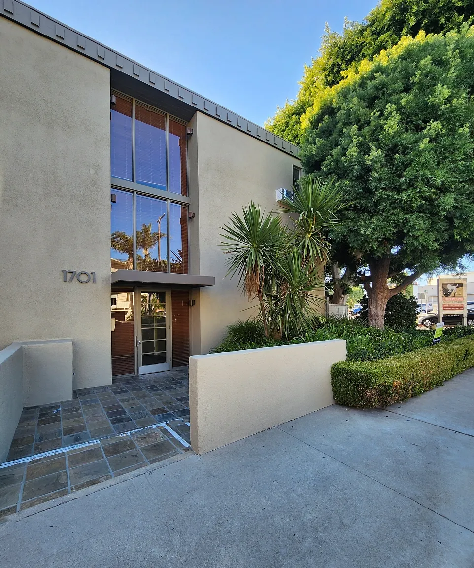 1 bed, 1.0 bath, $2,350 — Photo 1