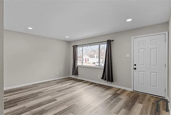 9717 Medford Dr — Photo 6