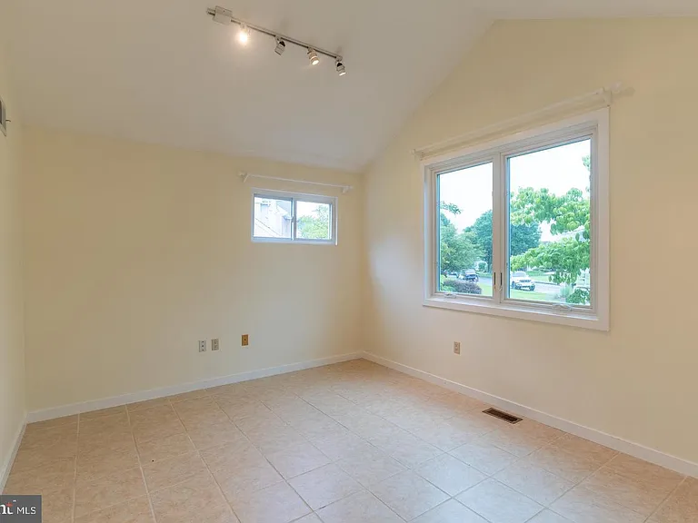 56 W Windrose Dr — Photo 7