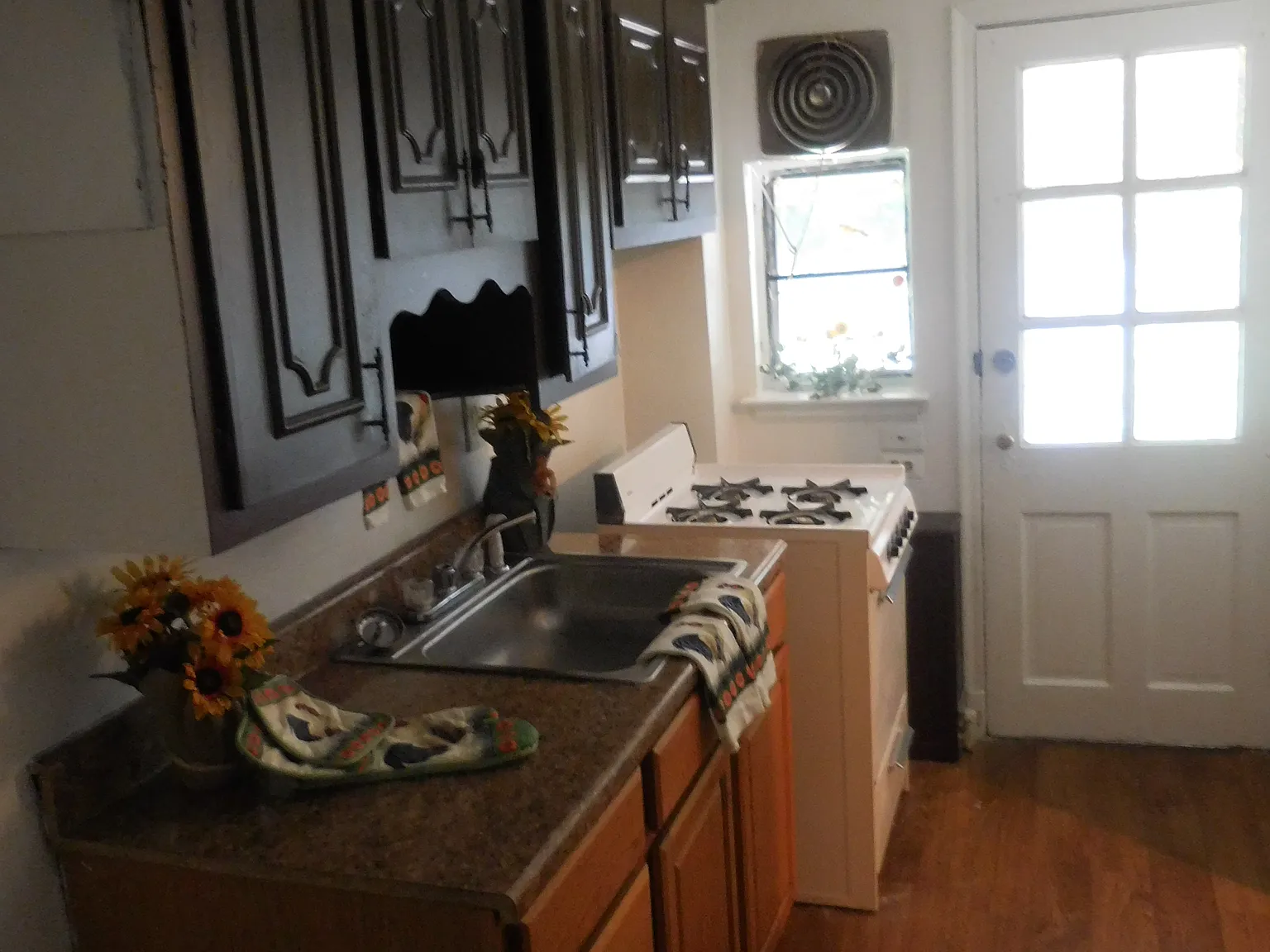 2 bed, 960 sqft, $1,349 — Photo 2
