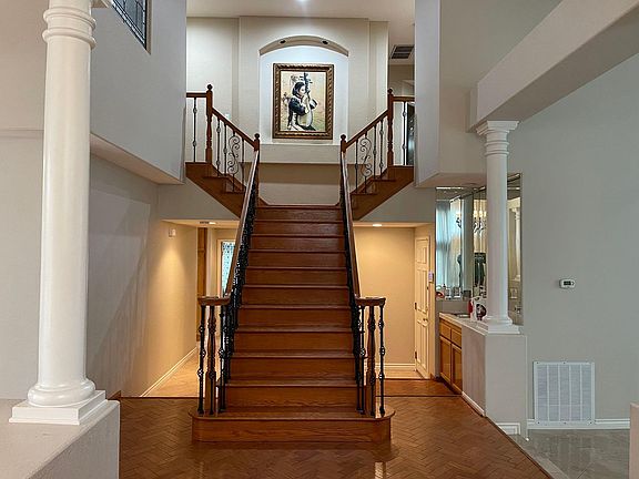 3rd image of 6240 Moonshadow Pl