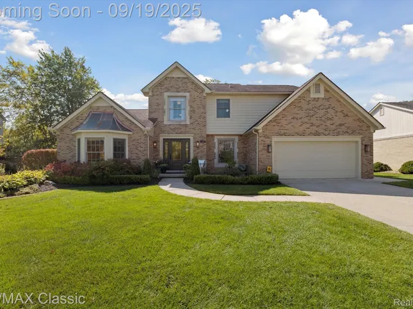 22691 Foxmoor Dr, Novi, MI 48374